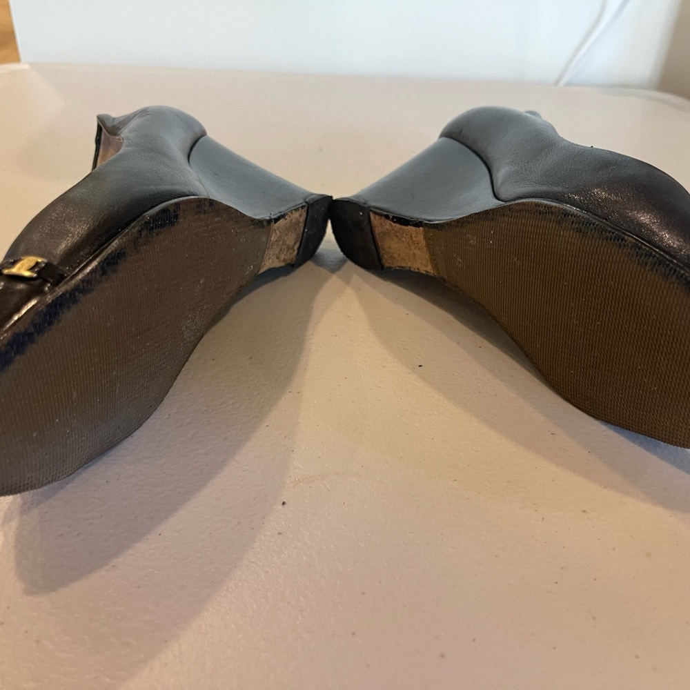🌸 CHANEL LAMBSKIN WEDGES IN SIZE 38.5 - Picture 4 of 11